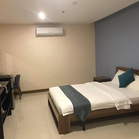 Ybc Grand Hotel Olongapo Εξωτερικό φωτογραφία