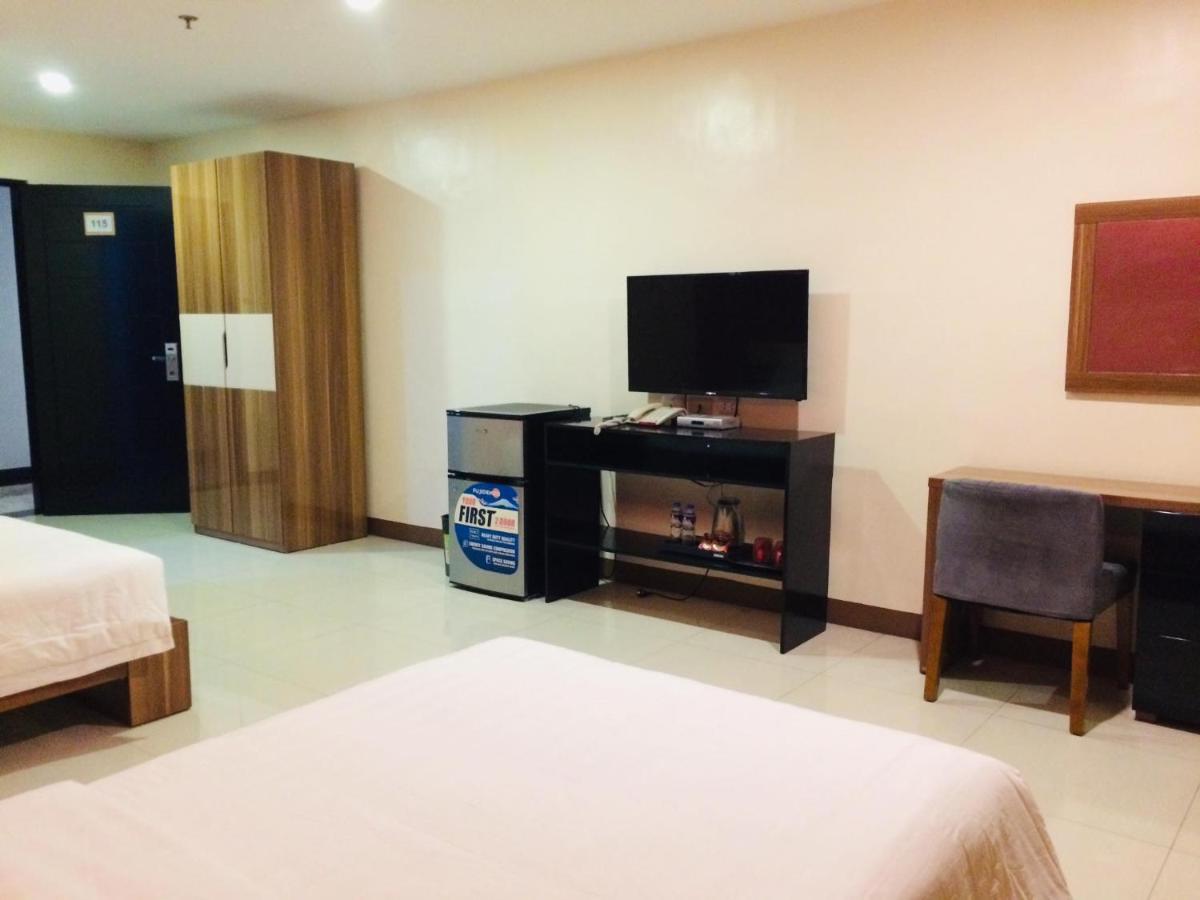 Ybc Grand Hotel Olongapo Εξωτερικό φωτογραφία